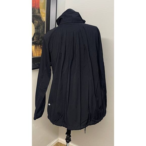 Lululemon Transition Jacket Womens
Black Swing Top Swift Pleated Sz 10 Gorpcore - Picture 2 of 8